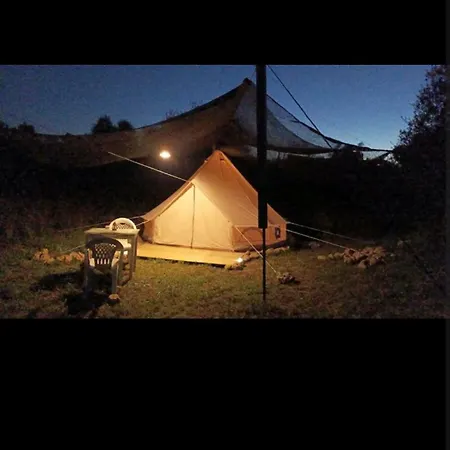 Tienda Acogedora Con Piscina 